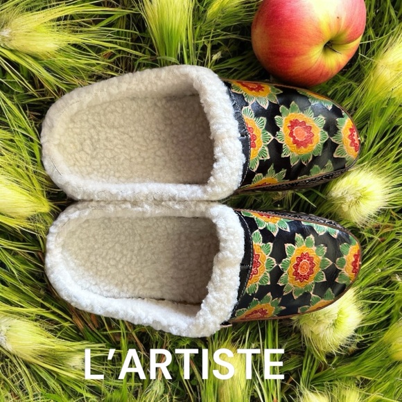 L’ARTISTE Shoes - NEW L’ARTISTE SPRING STEP TEATIME NAVY MULTI SIZE 40 (US 9) Slip on shoes.